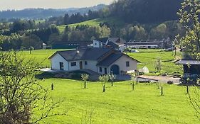 Charmant Gite, Au Calme, Avec Vue Imprenable Sur La Nature Environnante
